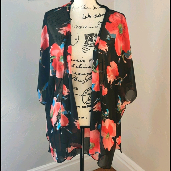 Interi Sweaters - Black Floral Kimono